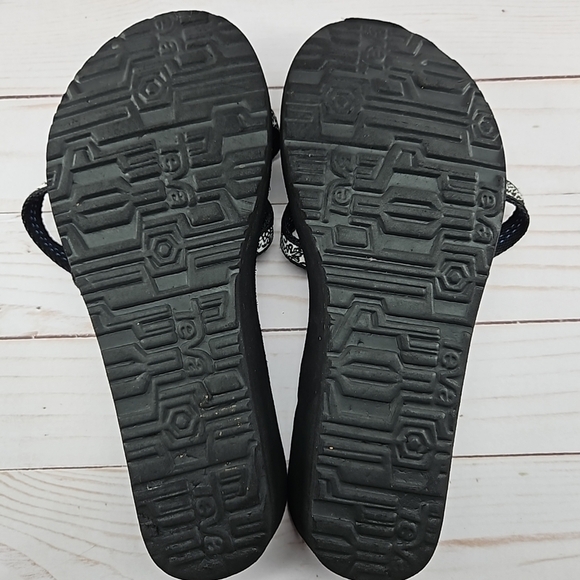 Teva Mush Mandalyn Wedge Sandal‎ Womens 8 Black Floral Pattern Flip Flops - Picture 11 of 11